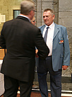 Dietmar Makswitat wurde das Ehrenzeichen für sein 60-jähriges Engagement im Neuköllner Ortsverband überreicht. Seine Kenntnisse als Sicherheitsbeauftragter sind immer noch gefragt. Quelle: THW/ Joachim Schwemmer