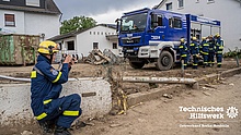 Das Neuköllner Mediateam dokumentiert die Arbeit der THW-Einsatzkräfte im Ahrtal. Quelle: THW/Yannic Winkler