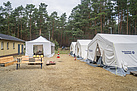 Auch nicht alltäglich: die Einsatzkräfte übernachten an diesem Wochenende in Mannschaftszelten auf Feldbetten. Quelle: THW: Anja Villwock