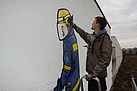 Vier Tage benötigt der Künstler Christopher Wehr, um das Graffiti zu erstellen. Foto: THW/Joachim Schwemmer