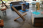 Die skandinavischen Steck-Sitzmöbel bauten die Helfer aus dem Zugtrupp. Auseinandergenommen haben sie sogar Platz im Zugtruppfahrzeug. Im Hintergrund ist das bequeme Paletten-Sofa der 1. Bergungsgruppe zu sehen . Foto:  THW/ Joachim Schwemmer