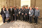 Gruppenbild der Gratulanten und der Jubilare für 25-, 50- und 60-jährige Mitgliedschaft beim Technischen Hilfswerk. Quelle: THW/ Joachim Schwemmer