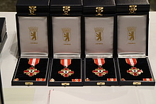 Vier THW-Helfer erhielten das Goldene Feuerwehr- und Katastrohenschutz-Ehrenzeichen für ihr 25-jähriges Engagement beim THW. Quelle: THW/Joachim Schwemmer