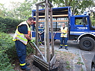 Mit 100 l pro Baum bewässern die THW-Einsatzkräfte die Berliner Straßenbäume. Quelle: THW/ Anja Villwock
