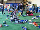 Von dem großen playmobil®-Spielplatz konnten sich die Kinder kaum trennen. Foto: THW/Anja Villwock