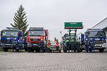 Bei der Ausbildung zum Ladekranführer treffen sich Teilnehmende mit ihren Fahrzeugen aus vier Organisationseinheiten. Quelle: THW/ Yannic Winkler