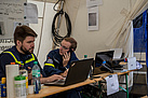 Im Logistikstützpunkt koordinieren Einsatzkräfte aus Berlin die Arbeit: Quelle: THW/ Winkler_Martini
