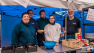 Mehr als 60 Helferinnen und Helfer des THW und ihre Gäste versorgte die Küchencrew des Neuköllner THW. Quelle: THW/Yannic Winkler