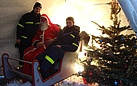 Grüße vom Weihnachtsmann. Foto: THW/Joachim Schwemmer, THW/Anja Villwock
