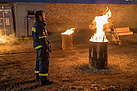 Feuertonnen sorgen nicht nur für Wärme, sondern auch für eine dramatische Atmosphäre. Quelle: THW/gie 