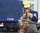 Der Trennschleifer ist ein wichtiges Werkzeug zur Bearbeitung von Holz und Metall. Foto: THW/Joachim Schwemmer