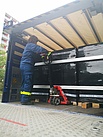 Bei zwei Lieferfahrten wurden insgesamt 15 Paletten mit Schutzausstattung transportiert. Quelle: THW/ Rike Hartkopf