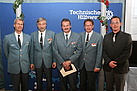 Jürgen Koch (Bildmitte) erhielt das Ehrenzeichen in Silber. Foto: THW/Florian Knapp