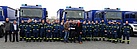 THW-Helfer aus ganz Deutschland freuen sich auf die Übergabe ihres neuen Fahrzeugs. Quelle: THW/René Kröhne